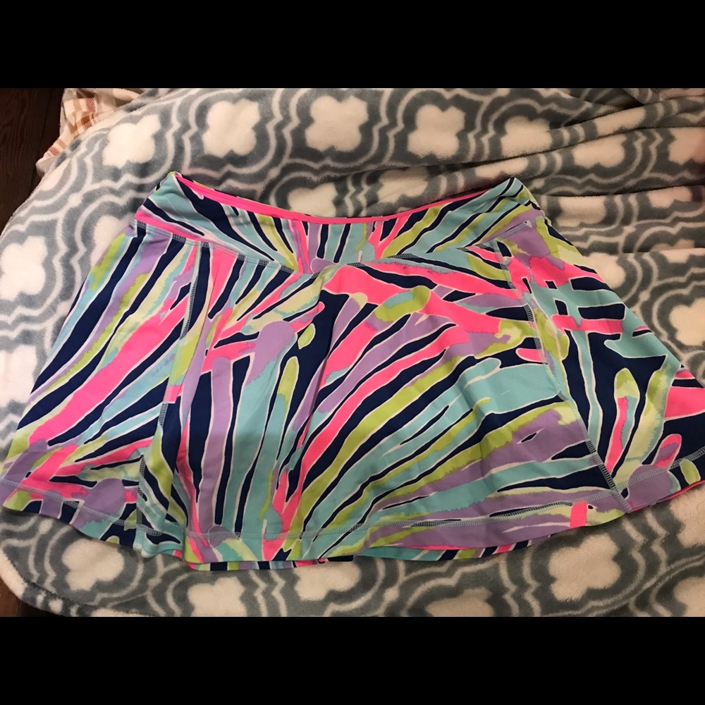 Lilly Pulitzer multi colored skort size large excellent condition